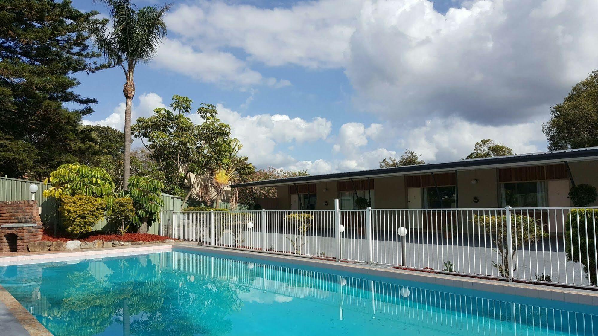 Belmont Palms Motel Lake Macquarie Bagian luar foto